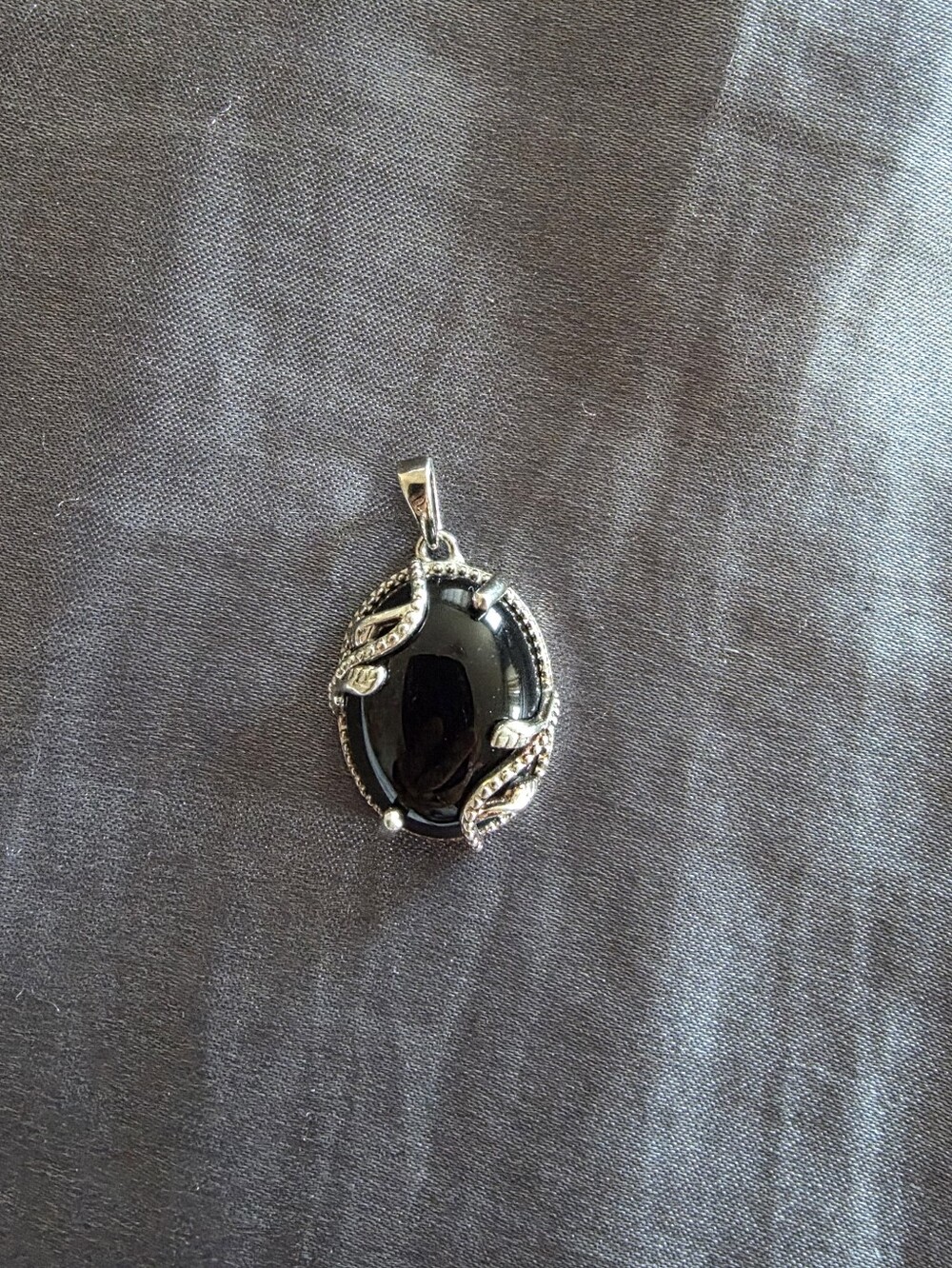Sts Karis Vine Wrapped Black Onyx Oval Pendant